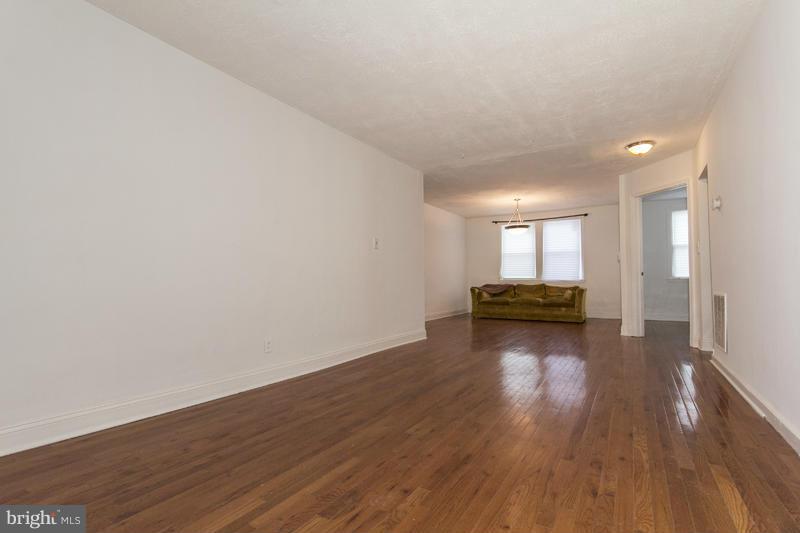 6915 Reisterstown Road Baltimore, MD 21215 - Photo 4 of 21 Living Room