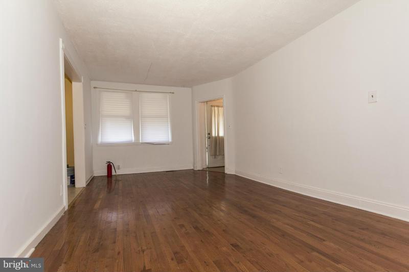 6915 Reisterstown Road Baltimore, MD 21215 - Photo 5 of 21 Living Room
