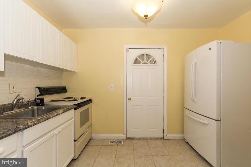 6915 Reisterstown Road Baltimore, MD 21215 - Photo 7 of 21 Kitchen