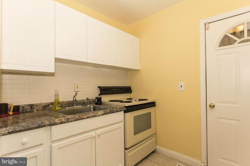6915 Reisterstown Road Baltimore, MD 21215 - Photo 8 of 21 Kitchen