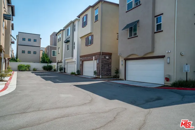 $1,175,000 | 515 Daniel Freeman Circle, Inglewood, CA 90301