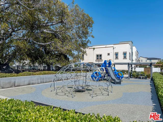 $1,175,000 | 515 Daniel Freeman Circle, Inglewood, CA 90301