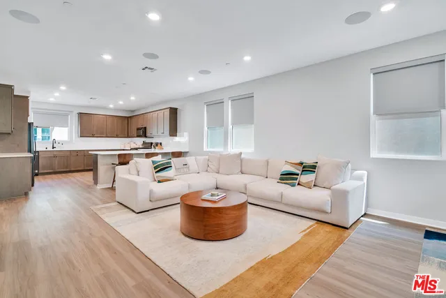 $1,175,000 | 515 Daniel Freeman Circle, Inglewood, CA 90301