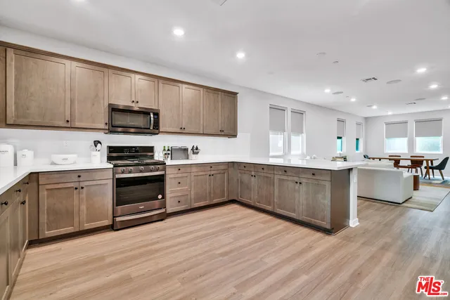 $1,175,000 | 515 Daniel Freeman Circle, Inglewood, CA 90301