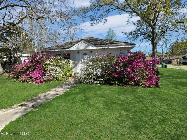 $199,000 | 221 South Curran Avenue, Picayune, MS 39466