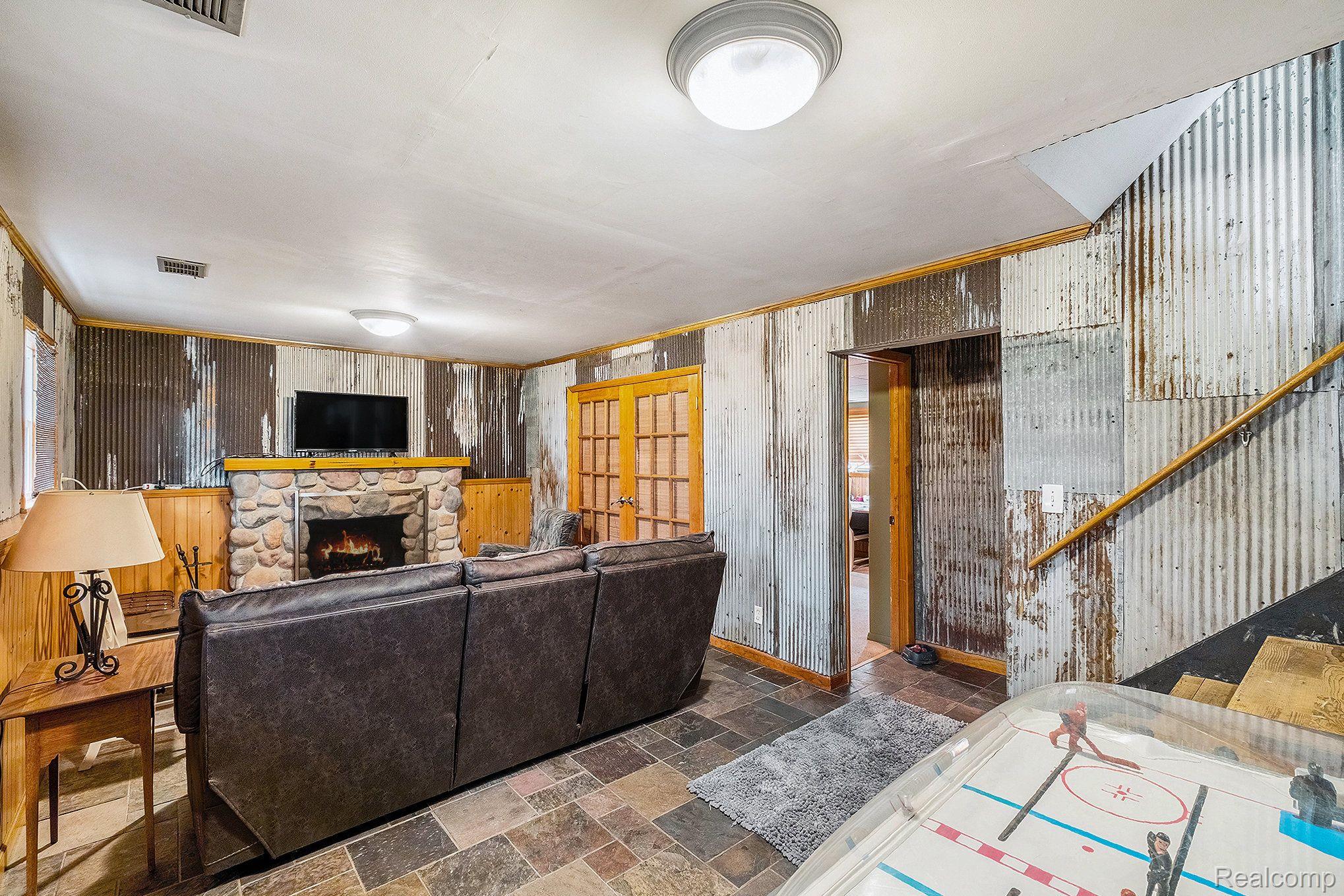 8354 Shipman Road Corunna, MI 48817 - Photo 16 of 30 Gallery Image 16