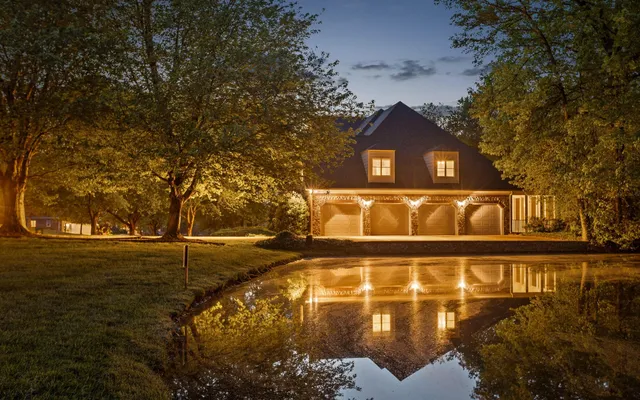 $1,199,000 | 12 Mountain Orchard Path, Signal Mountain, TN 37377