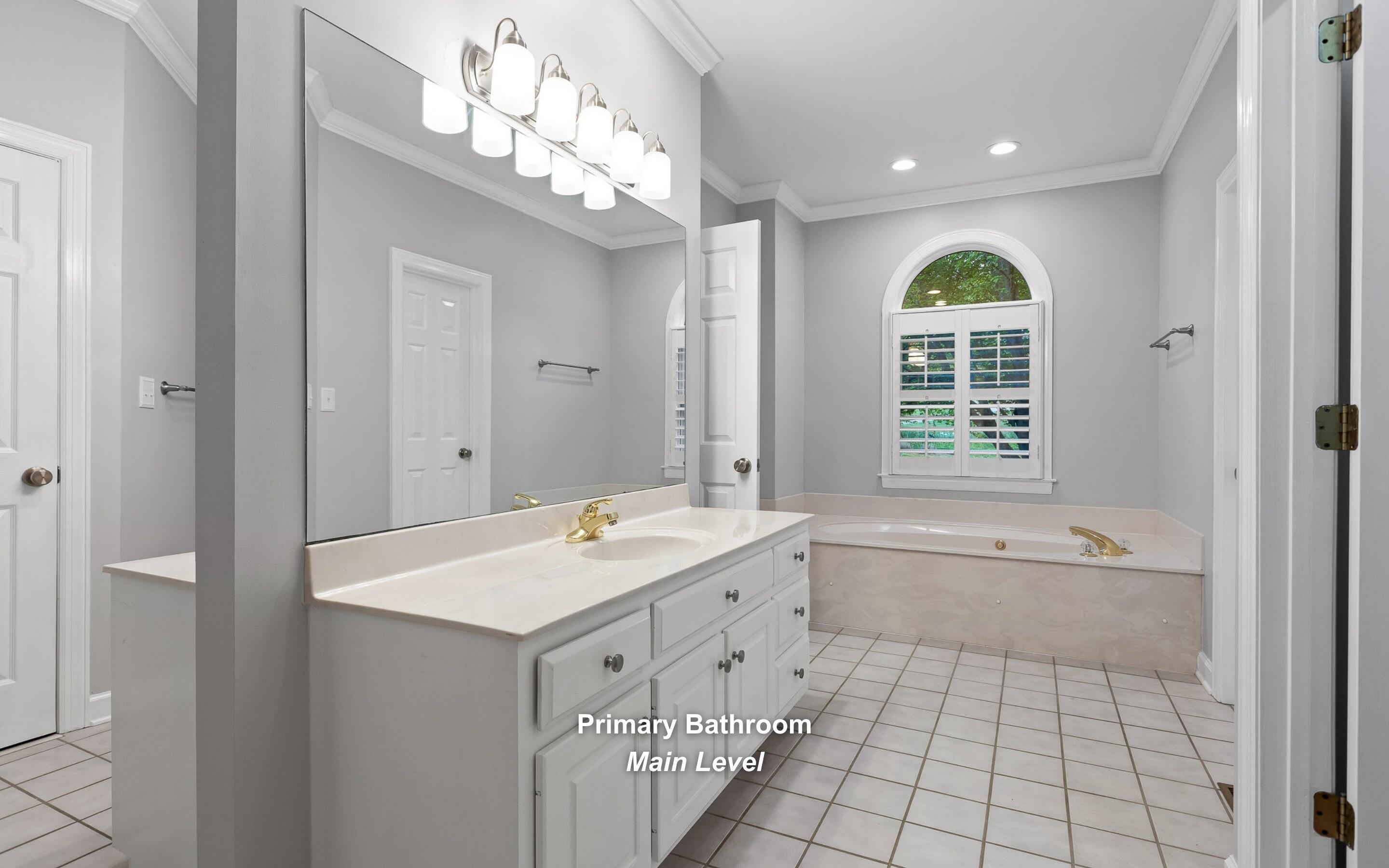 12 Mountain Orchard Path Signal Mountain, TN 37377 - Photo 24 of 70 Primary Ensuite