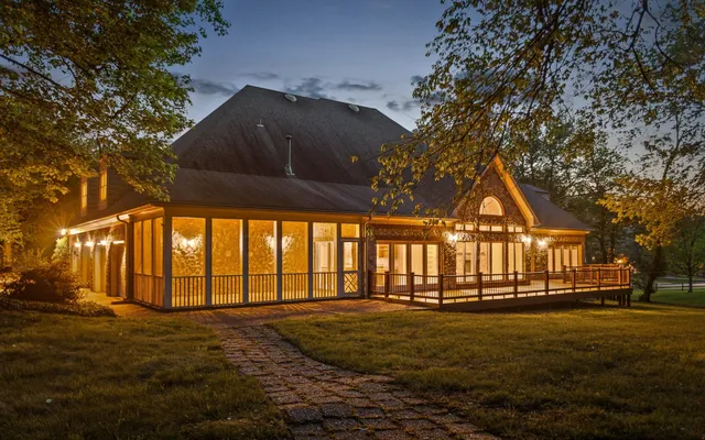$1,199,000 | 12 Mountain Orchard Path, Signal Mountain, TN 37377