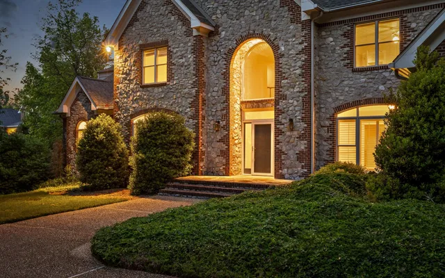 $1,199,000 | 12 Mountain Orchard Path, Signal Mountain, TN 37377