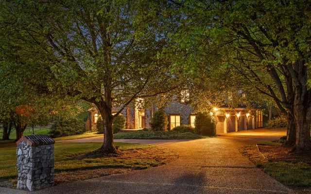 $1,199,000 | 12 Mountain Orchard Path, Signal Mountain, TN 37377