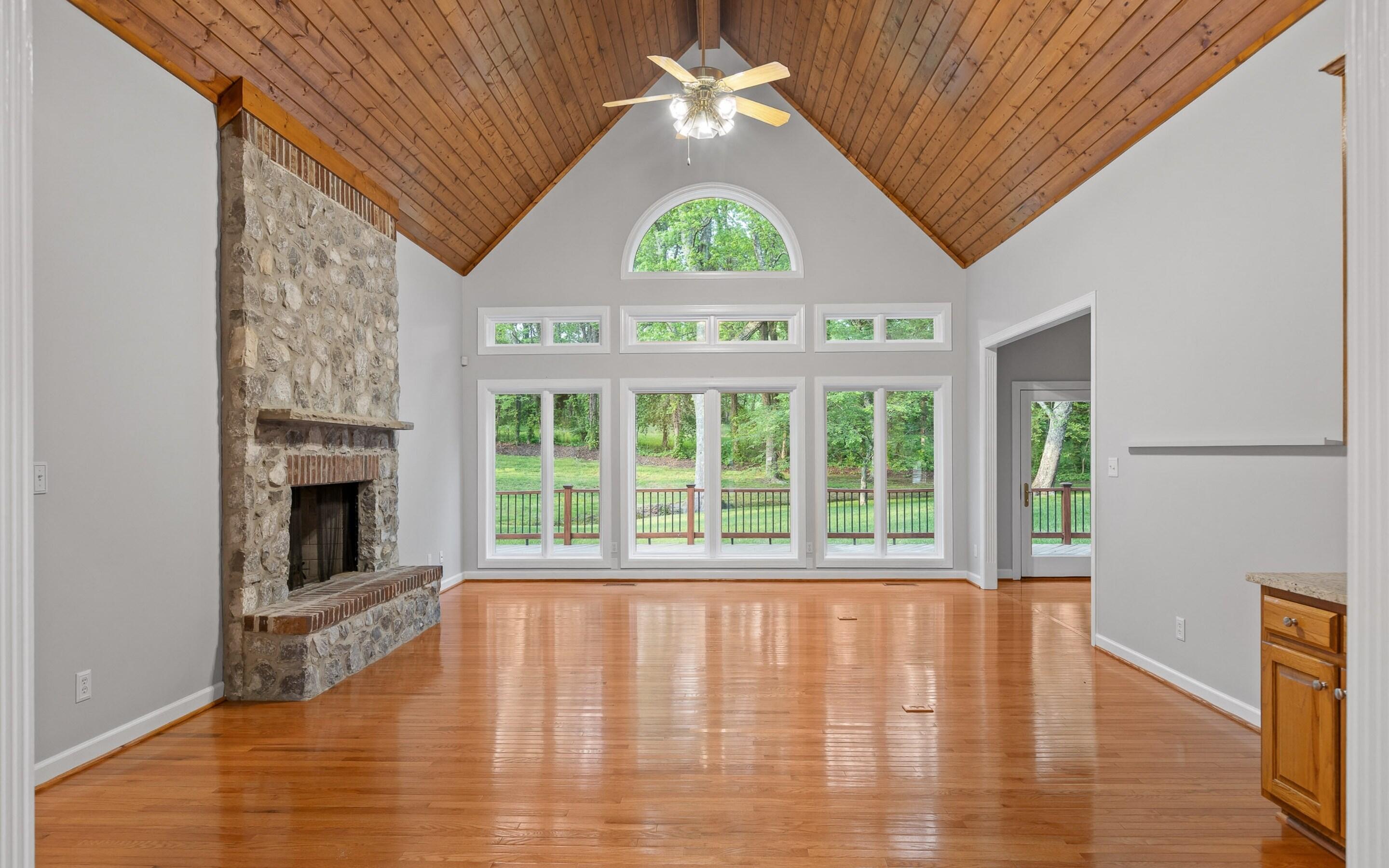 12 Mountain Orchard Path Signal Mountain, TN 37377 - Photo 8 of 70 Great Room with Vaulted Ceiling