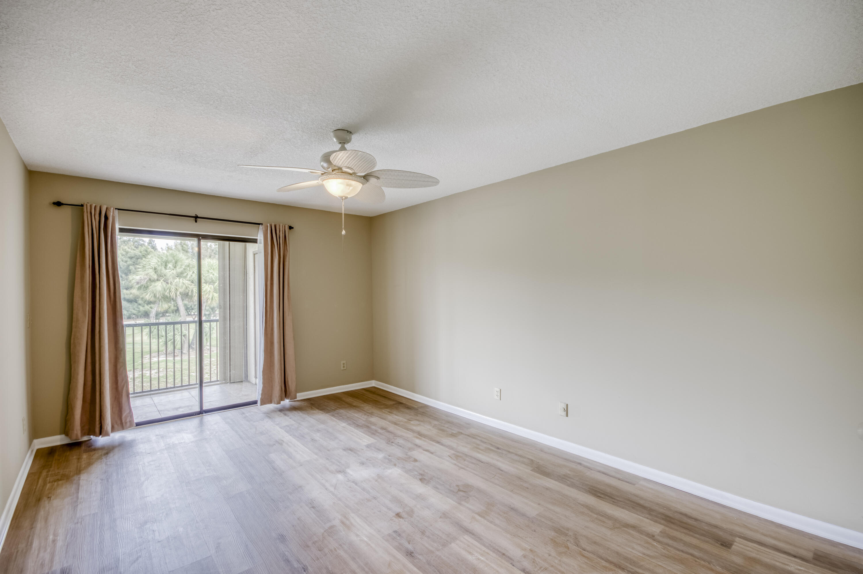 402 Pinecrest Circle, Unit D Jupiter, FL 33458 - Photo 11 of 24 Primary Bedroom