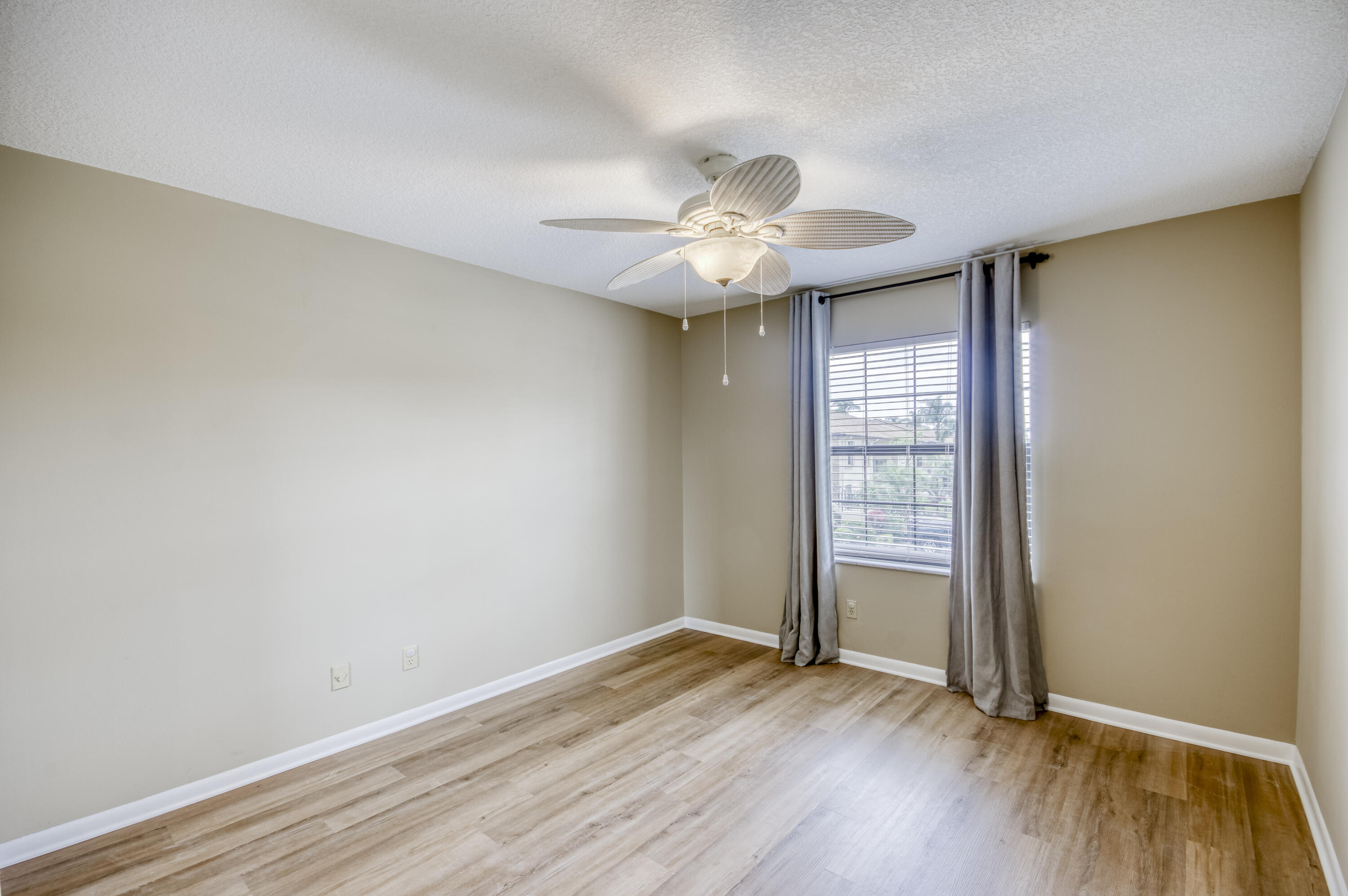 402 Pinecrest Circle, Unit D Jupiter, FL 33458 - Photo 15 of 24 Bedroom 2