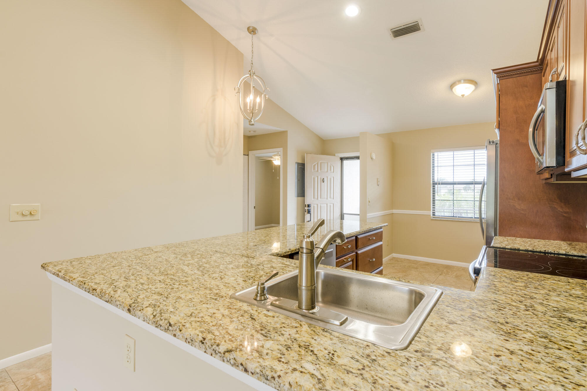 402 Pinecrest Circle, Unit D Jupiter, FL 33458 - Photo 7 of 24 Updated Kitchen