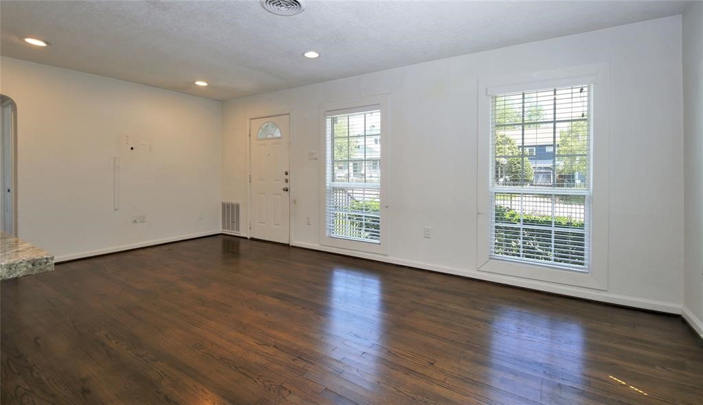 728 East 13th Street Houston, TX 77008 - Photo 2 of 14