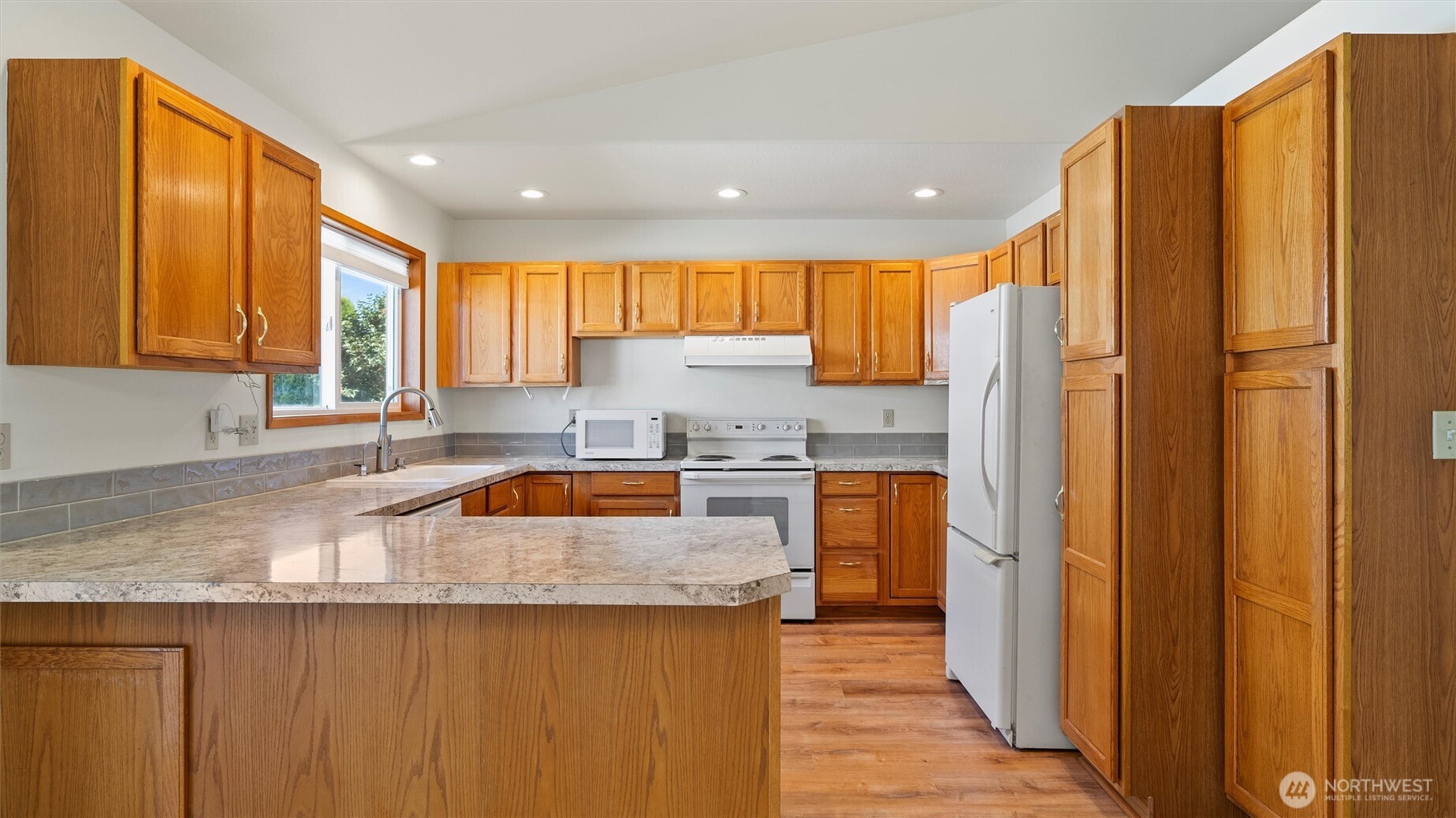 102 Southeast Maple Street College Place, WA 99324 - Photo 12 of 32