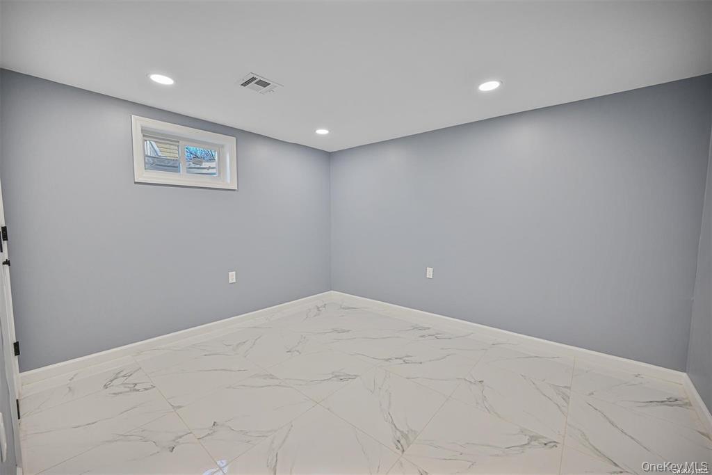 253 Meyer Avenue Valley Stream, NY 11580 - Photo 22 of 24