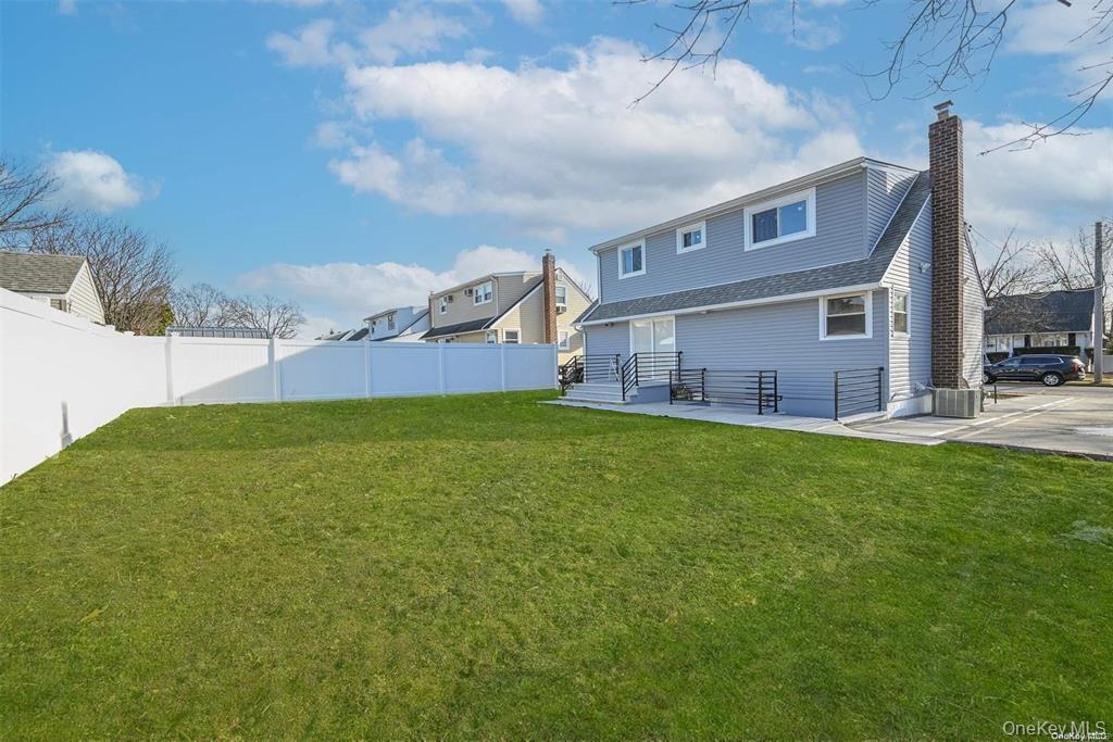 253 Meyer Avenue Valley Stream, NY 11580 - Photo 4 of 24