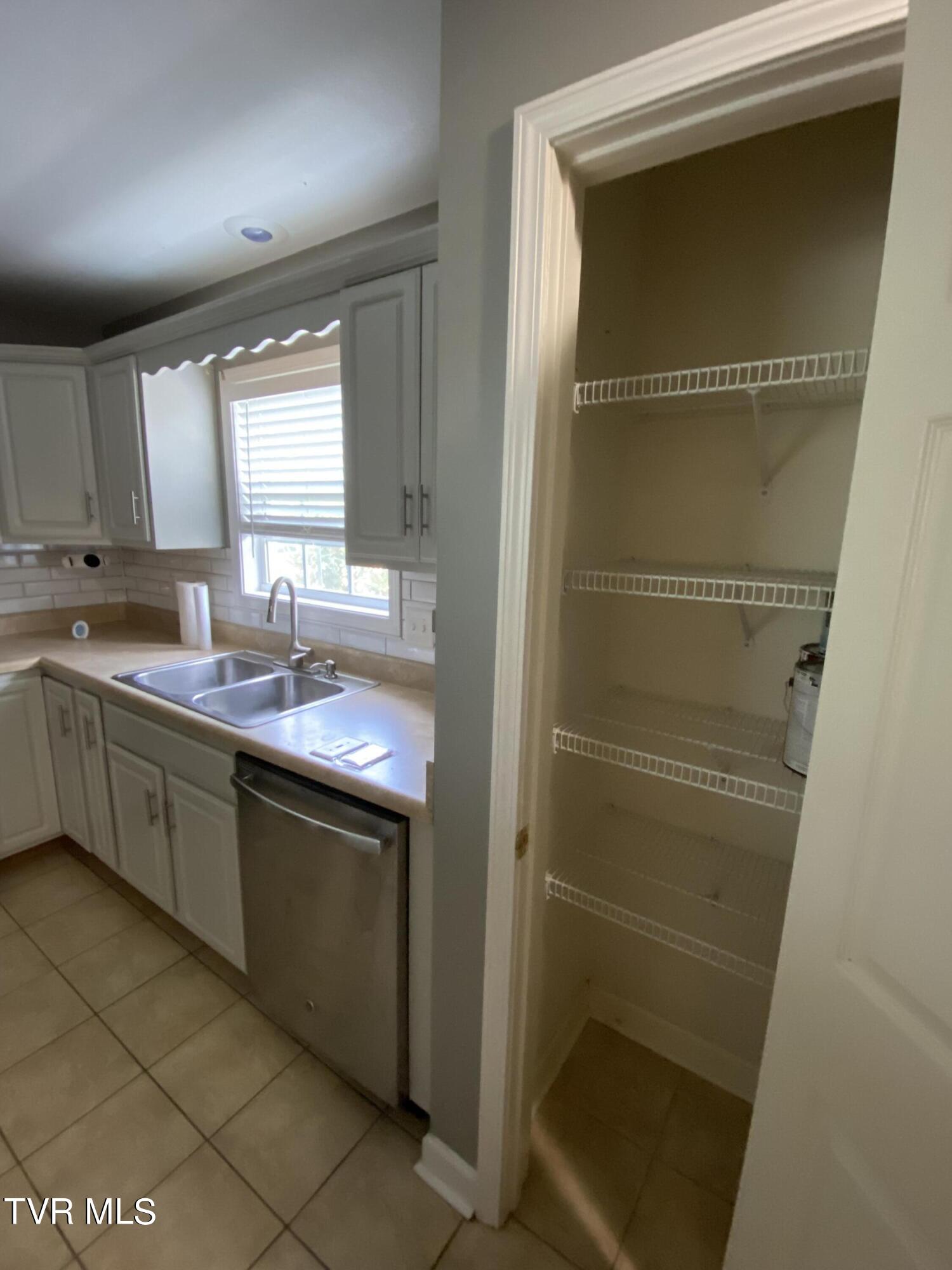2201 Cherokee Road, Unit 19 Johnson City, TN 37604 - Photo 23 of 35 IMG_1756