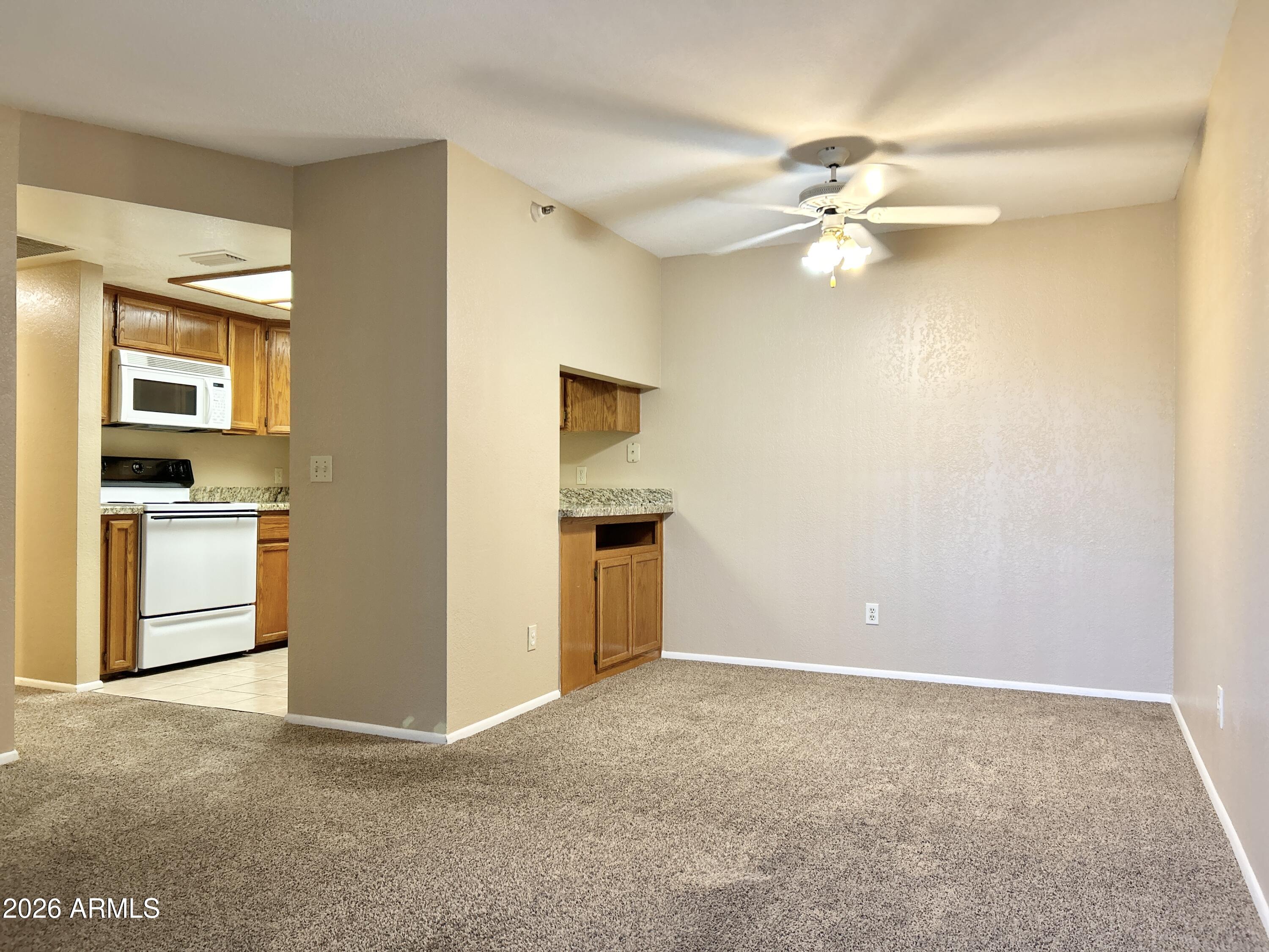 17 East Ruth Avenue, Unit 209 Phoenix, AZ 85020 - Photo 4 of 14 IMG_7429