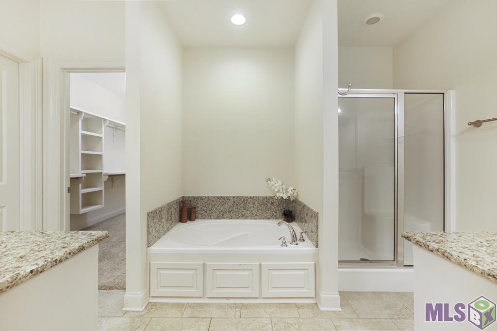17843 Willow Trail Drive Baton Rouge, LA 70817 - Photo 18 of 27 Primary bathroom