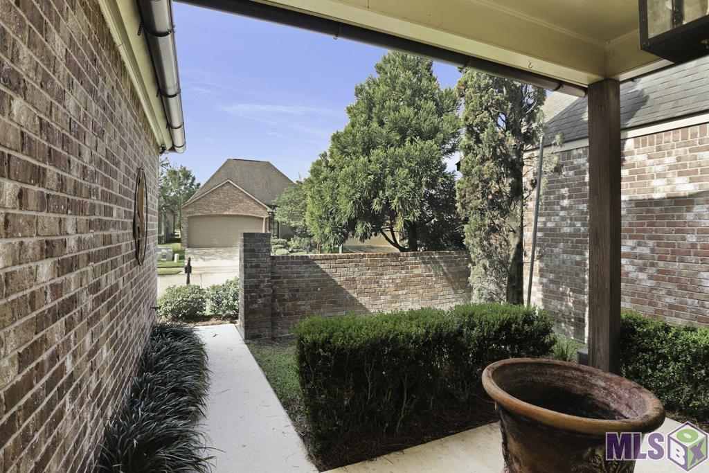 17843 Willow Trail Drive Baton Rouge, LA 70817 - Photo 3 of 27 Front Patio