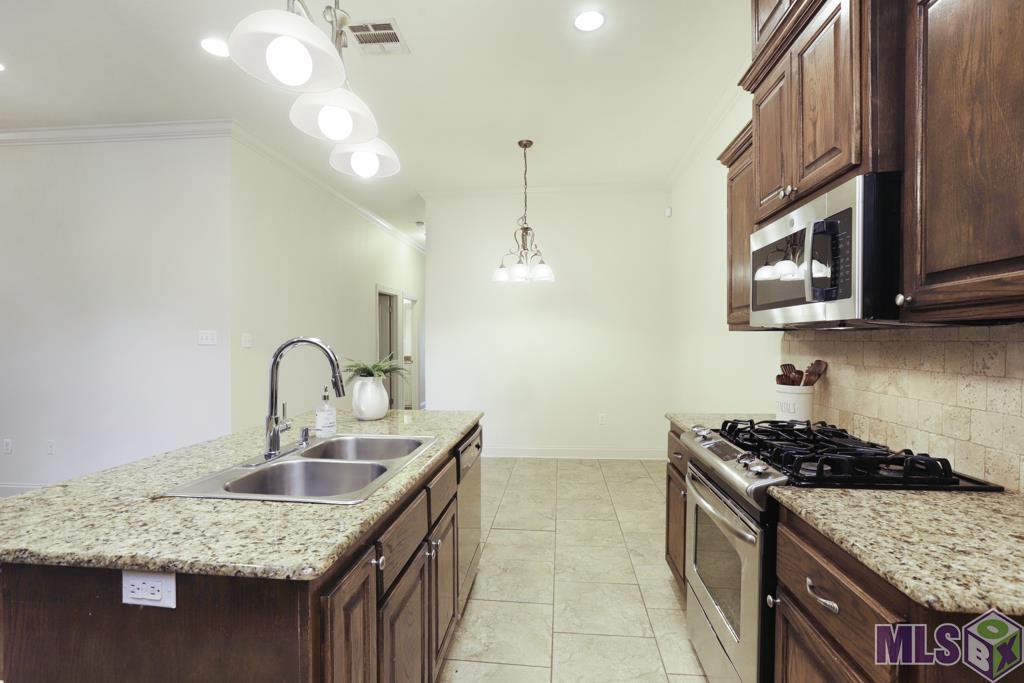 17843 Willow Trail Drive Baton Rouge, LA 70817 - Photo 8 of 27 Kitchen/dining