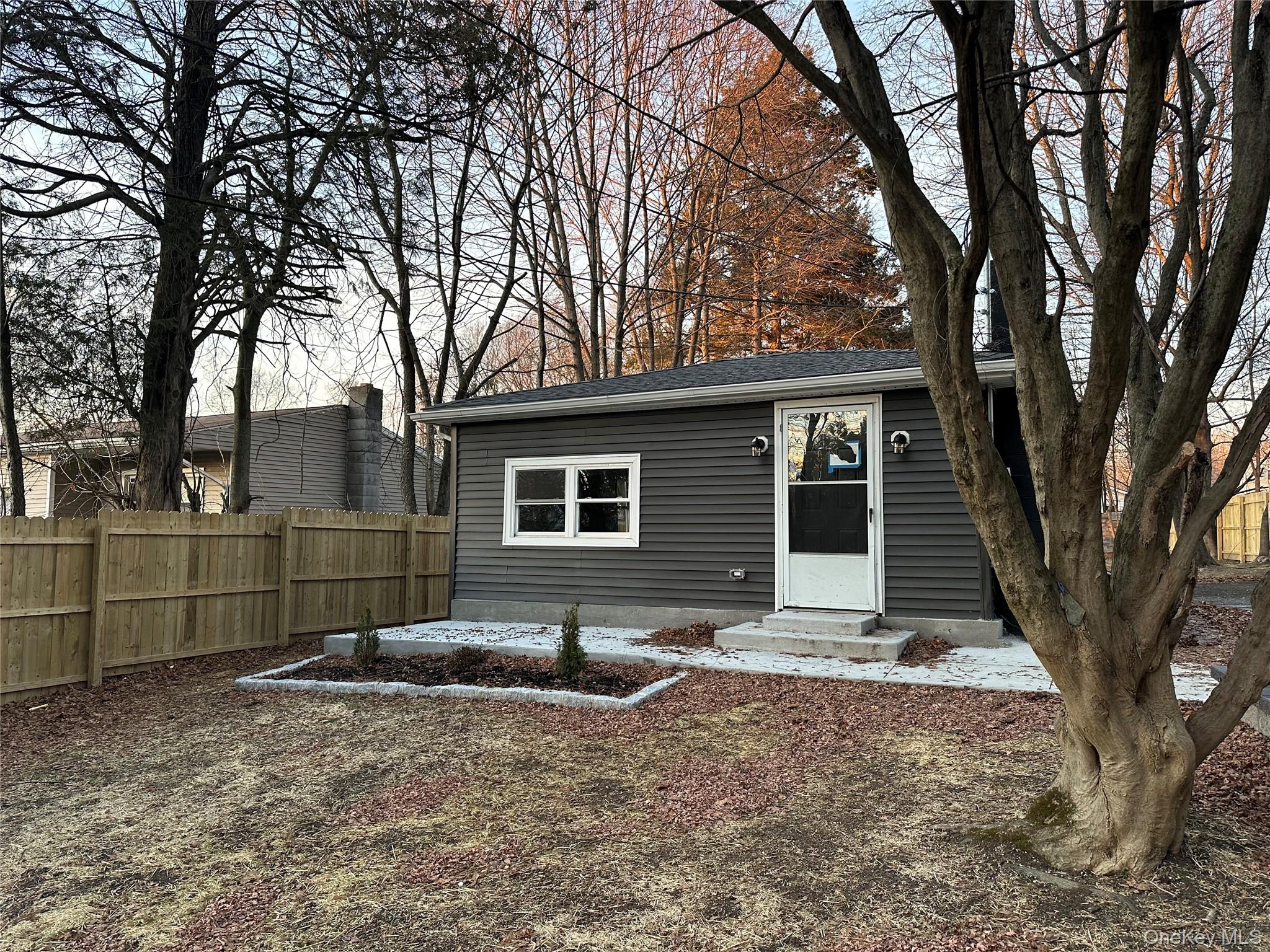 103 Sunrise Trail Wallkill, NY 12589 - Photo 4 of 24