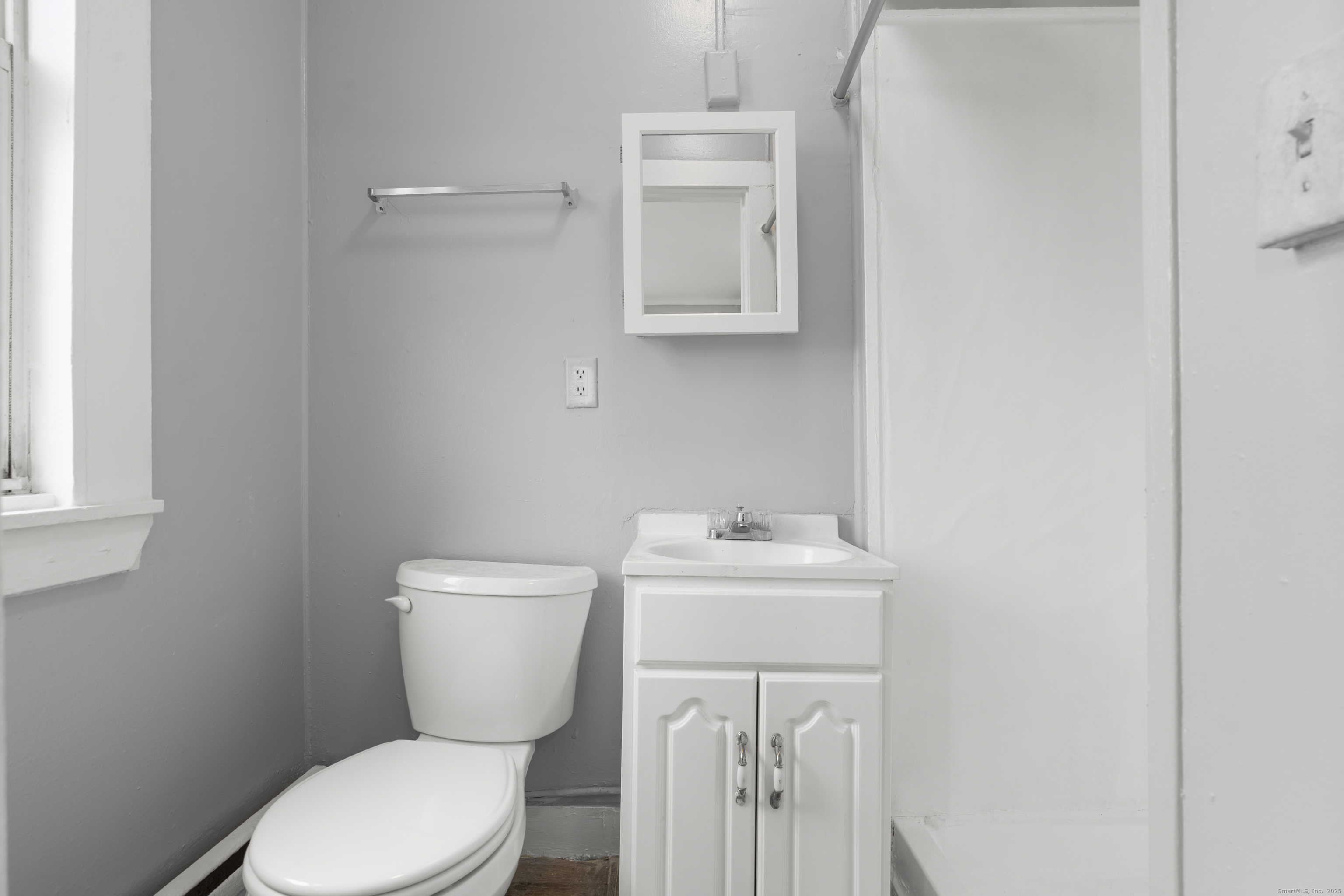 14 Crown Street, Unit 3E New Britain, CT 06053 - Photo 11 of 23