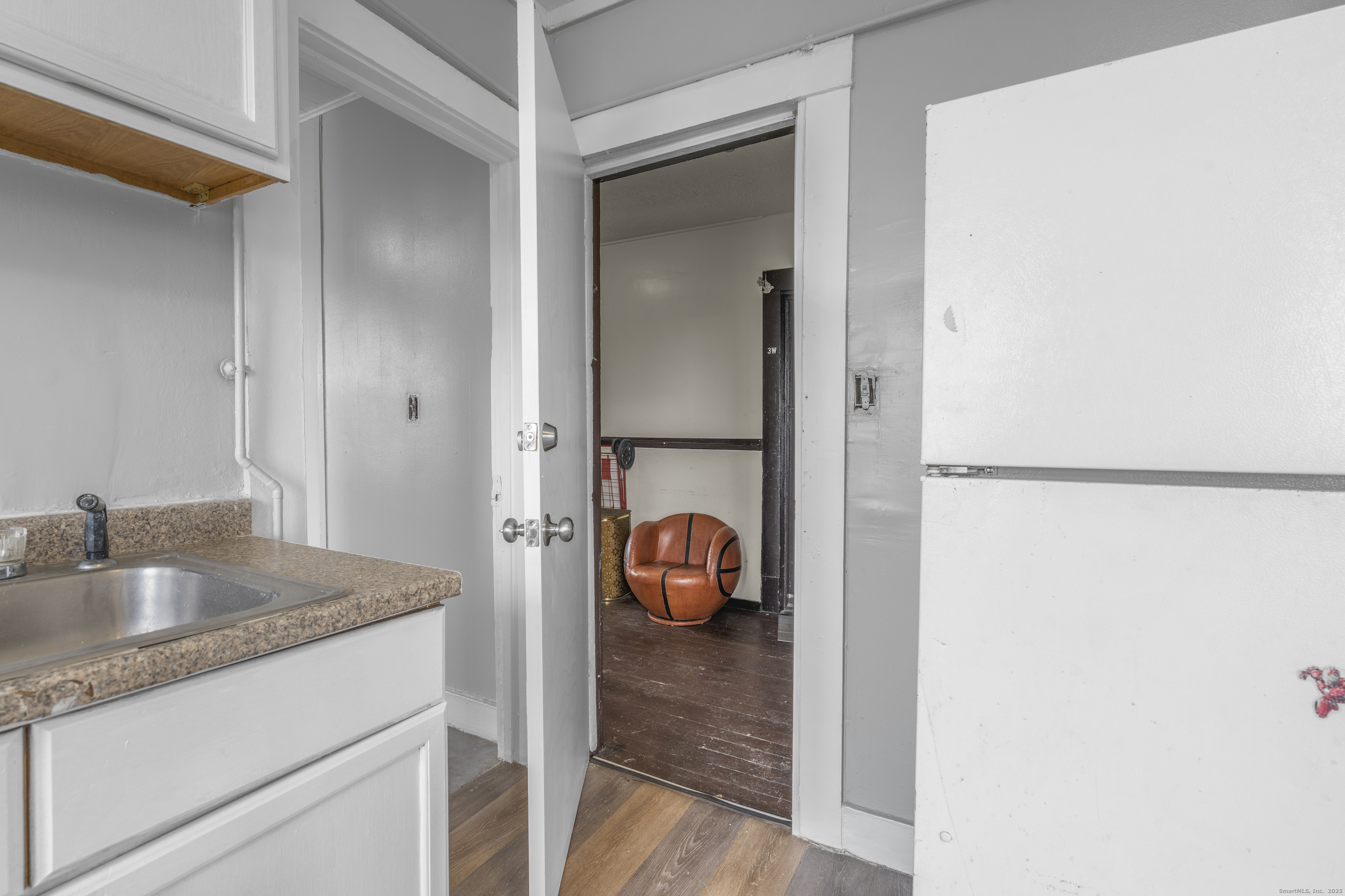 14 Crown Street, Unit 3E New Britain, CT 06053 - Photo 5 of 23