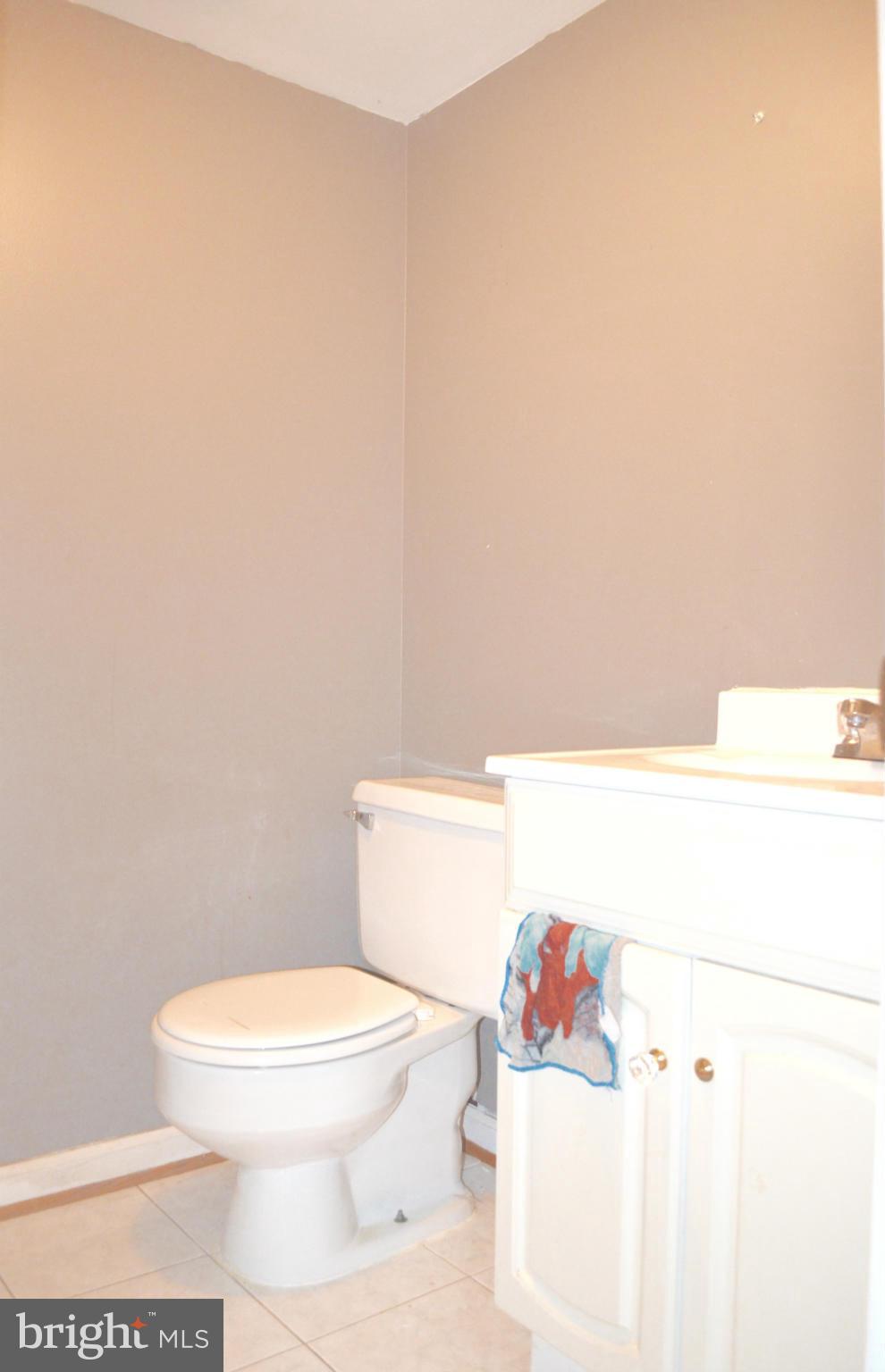 7762 Euclid Way Springfield, VA 22153 - Photo 14 of 24 Main Level half bath