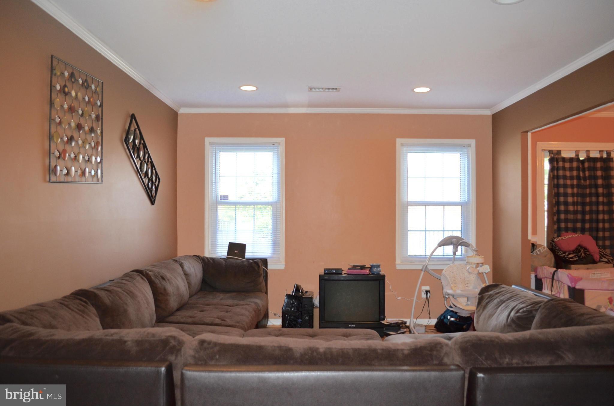 7762 Euclid Way Springfield, VA 22153 - Photo 8 of 24 Living Room