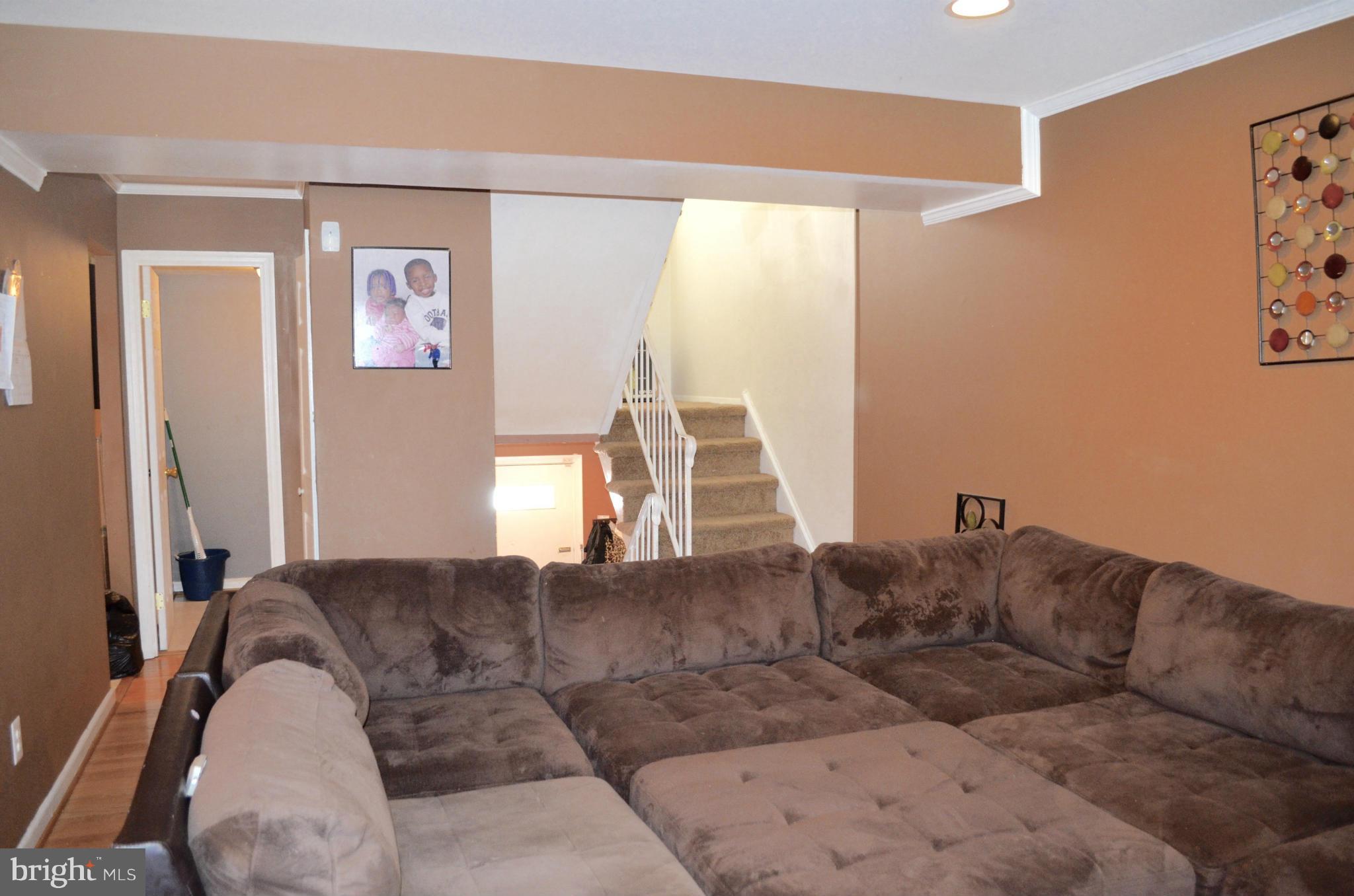 7762 Euclid Way Springfield, VA 22153 - Photo 9 of 24 Living Room