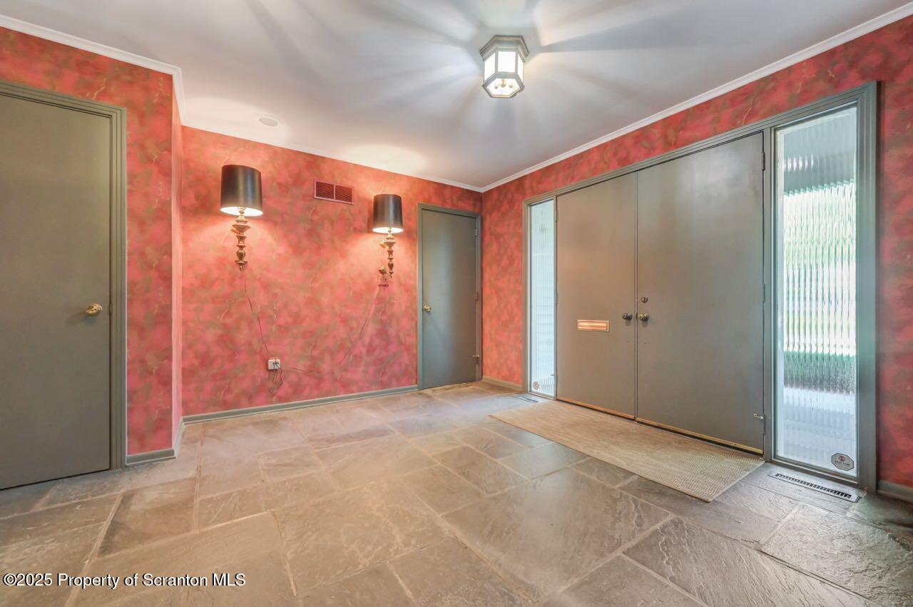 517 Grandview Street Clarks Summit, PA 18411 - Photo 8 of 86 517 Grandview St 07 Large