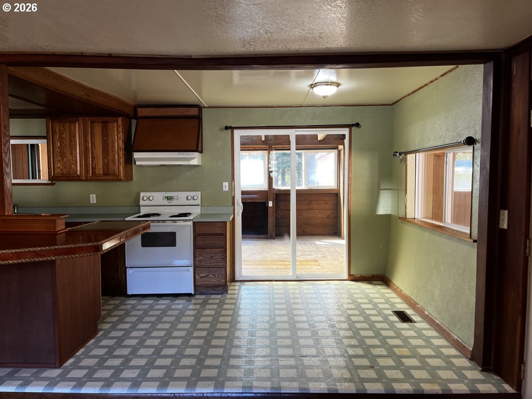 85122 Cedar Drive Florence, OR 97439 - Photo 12 of 46