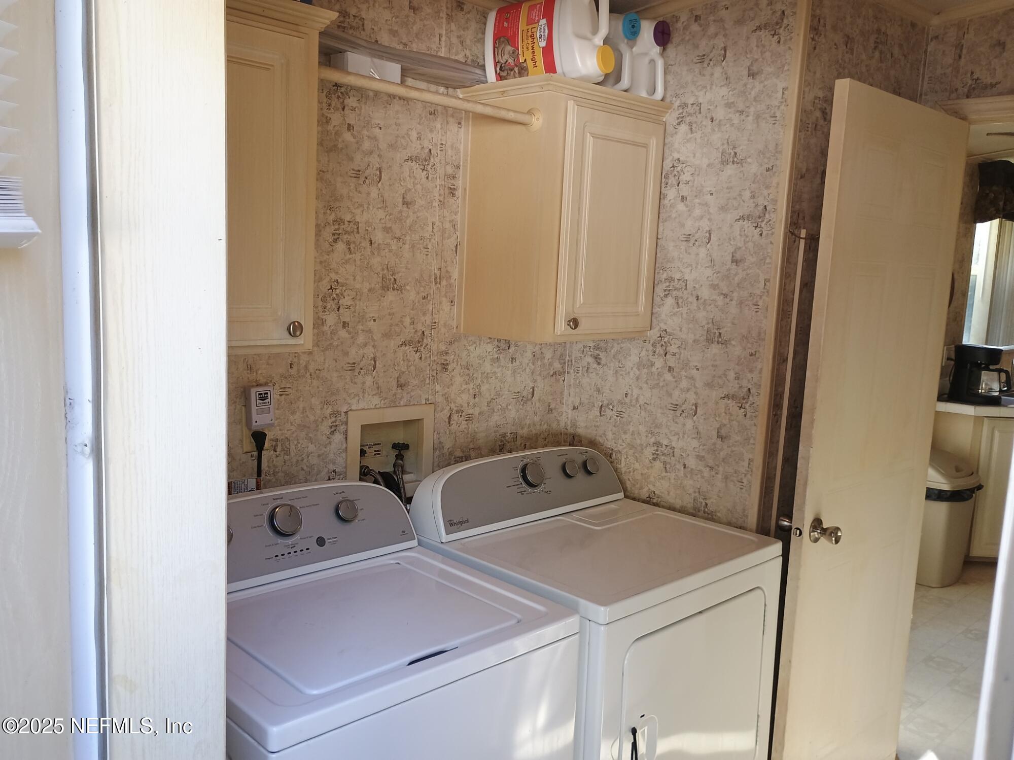 136 Boots Road Melrose, FL 32666 - Photo 20 of 40 a bathroom with a sink and a shower