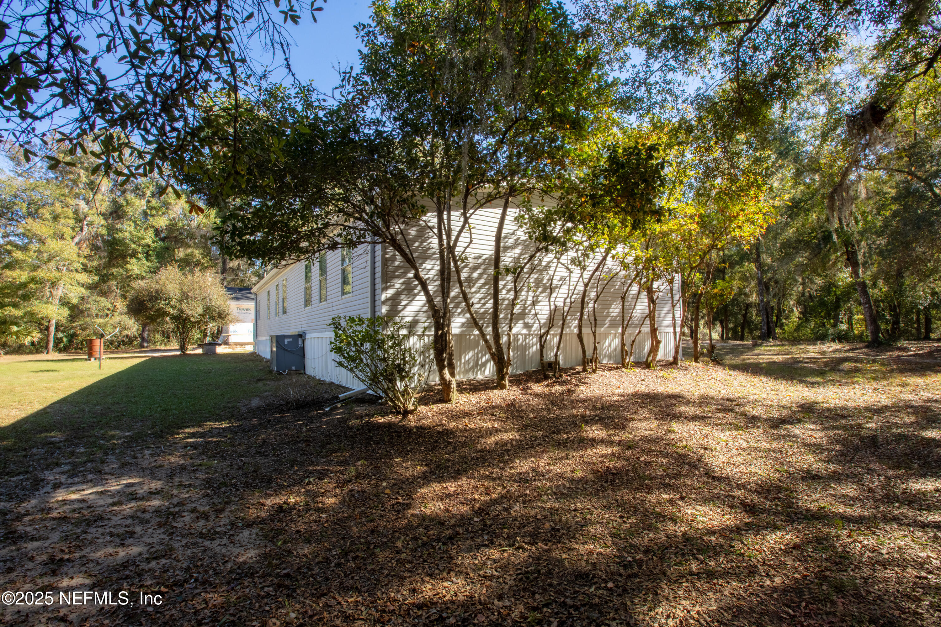 136 Boots Road Melrose, FL 32666 - Photo 6 of 40 a backyard of a house with lots of green space