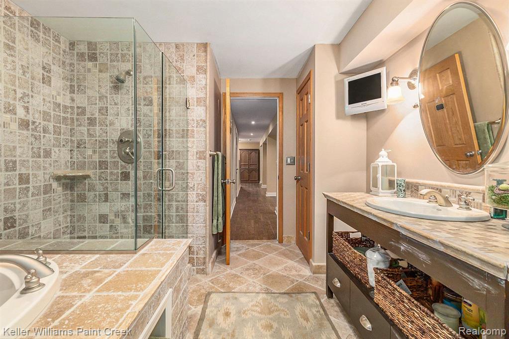 556 Orchard Ridge Drive Lake Orion, MI 48362 - Photo 25 of 37 Gallery Image 25