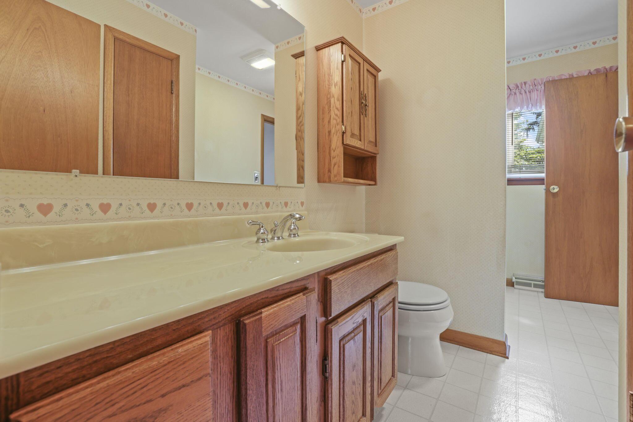 702 Sherwick Road Newark, OH 43055 - Photo 24 of 54 Bathroom