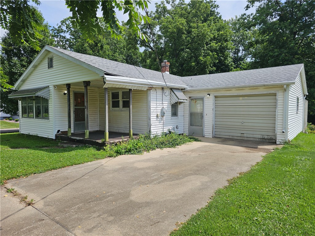 406 North Delaware Street Greenup, IL 62428 - Photo 2 of 34