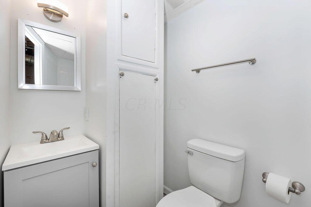 812 Hines Road Columbus, OH 43230 - Photo 40 of 61 40-BathroomTwo