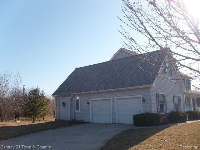 8863 Buchanan Road Brighton, MI 48116 - Photo 12 of 18 Garage Side - Easter View