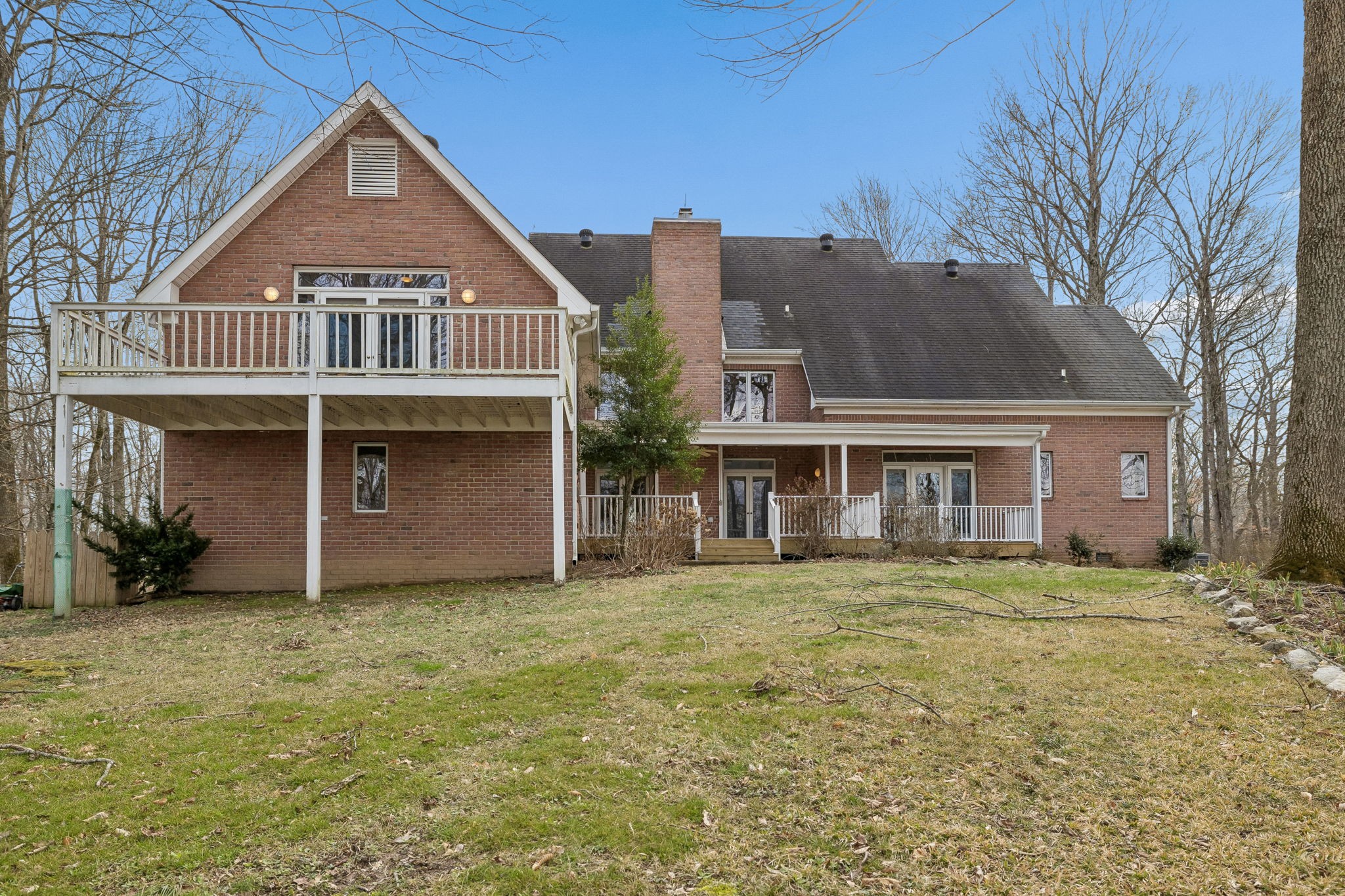 1010 Street Road Kingston Springs, TN 37082 - Photo 9 of 98 a front view of a house with a yard