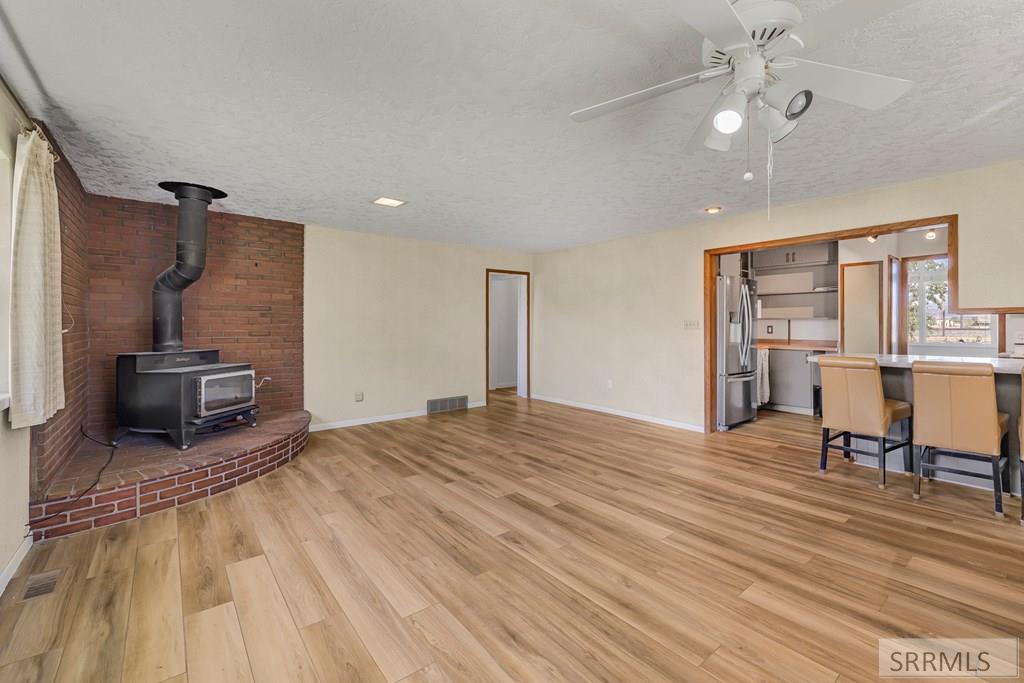 370 North State Street Shelley, ID 83274 - Photo 11 of 66 Living Room