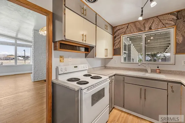 $475,000 | 370 North State Street, Shelley, ID 83274