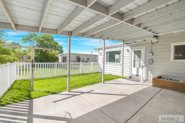 $475,000 | 370 North State Street, Shelley, ID 83274