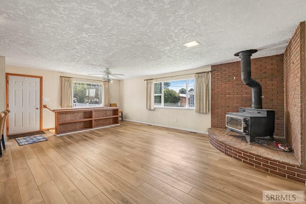 370 North State Street Shelley, ID 83274 - Photo 8 of 66 Living Room