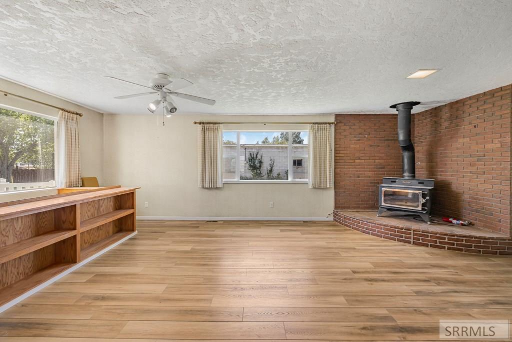 370 North State Street Shelley, ID 83274 - Photo 9 of 66 Living Room