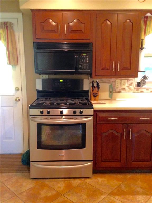 318 Edgewood Road Forest Hills, PA 15221 - Photo 8 of 22 Gallery Image 8